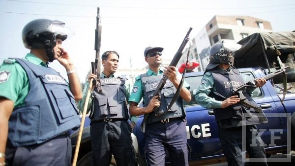 Группа неизвестных с огнестрельным оружием атаковала ресторан в дипломатическом квартале Дакки