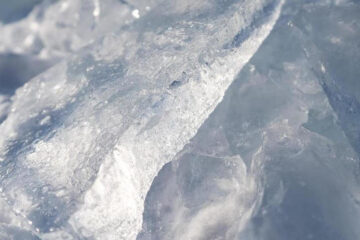 Нельзя рыбачить и проверять лёд на прочность.