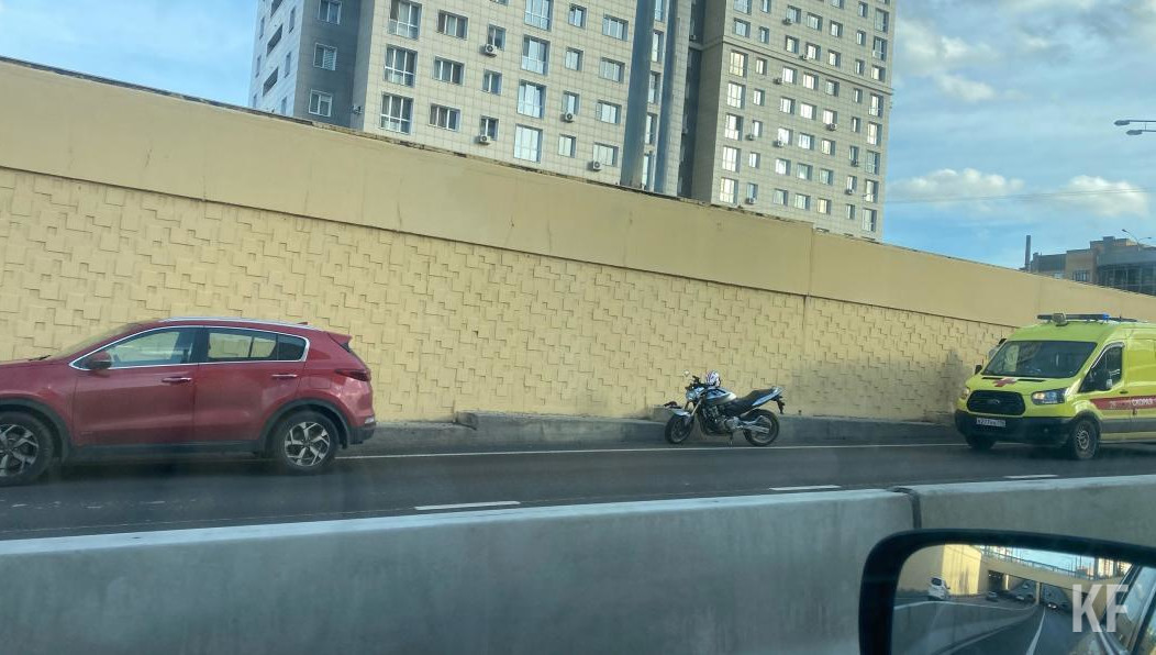 На место происшествия прибыла скорая.