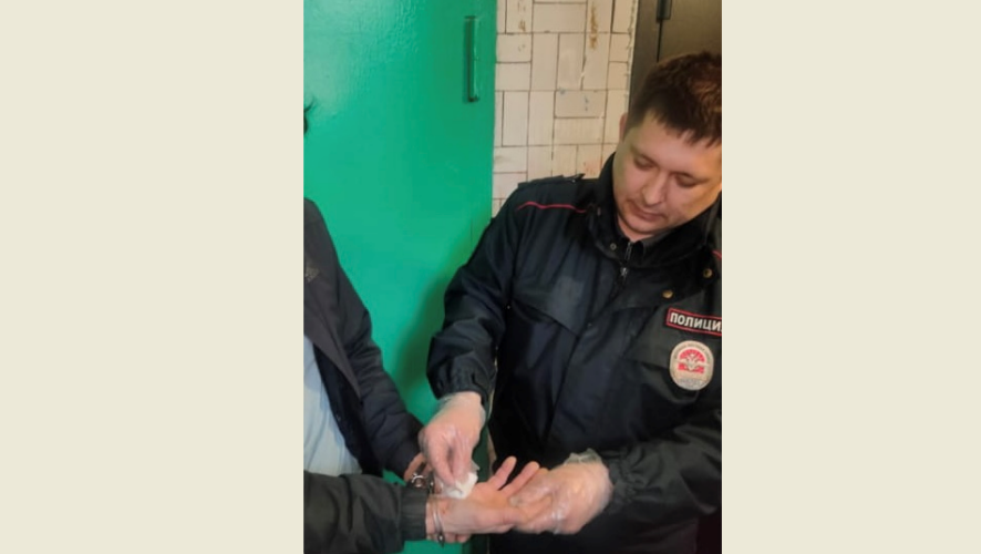 У спутницы задержанного также нашли запрещенные вещества.