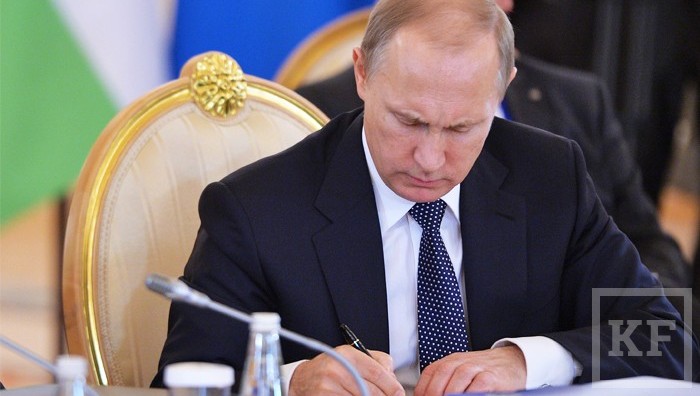 Президент России Владимир Путин подписал принятый Госдумой пакет антитеррористических законов