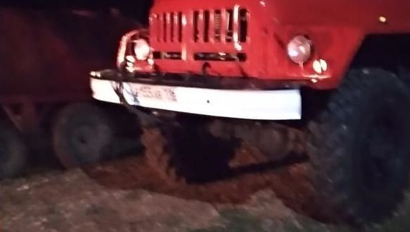 Женщина вовремя выскочила из дома.