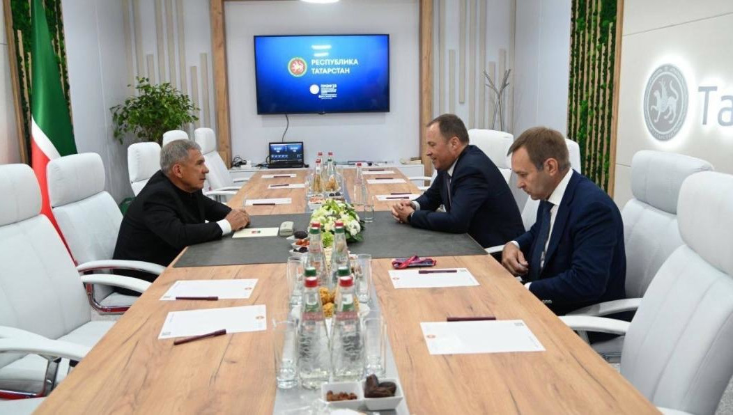 Стороны обсудили рабочие вопросы по выполнению проектов в округе.