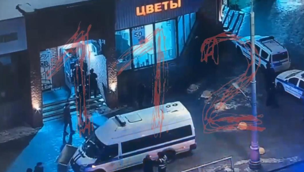 Сотрудница магазина не пострадала.