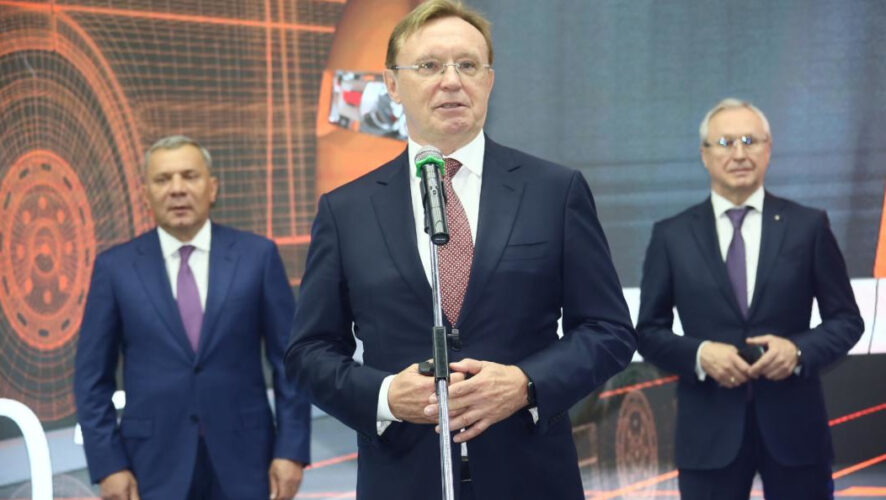 Автопроизводитель обратился к нефтяникам с кейсом