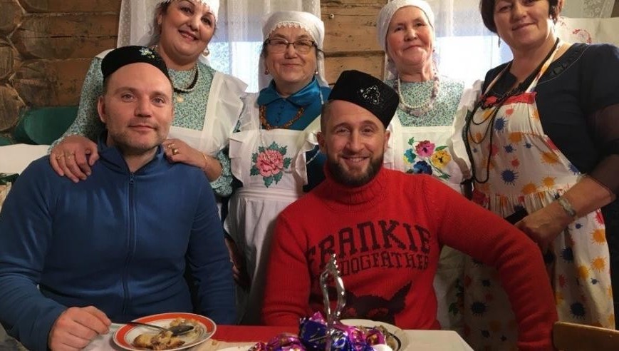 Оскар Кучера в эфире Russia Today раскрыл секрет татарской кухни всему миру.