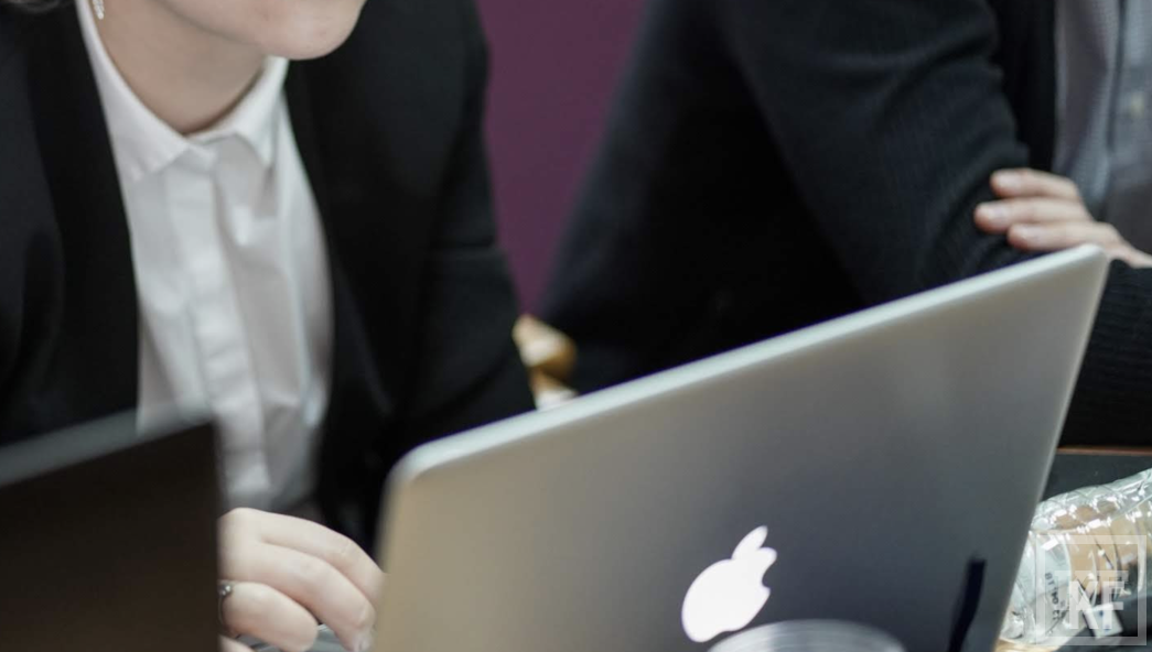 В открытом доступе также оказались номера телефонов ещё 25 членов правительства страны.