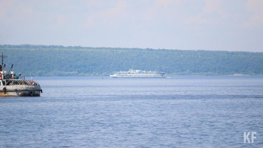 На борту находятся 7 человек.