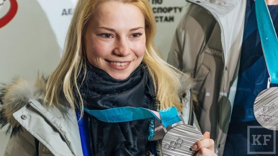В Казани встретили серебряную призерку Олимпиады в Пхёнчхане фигуристку Евгению Тарасову.
