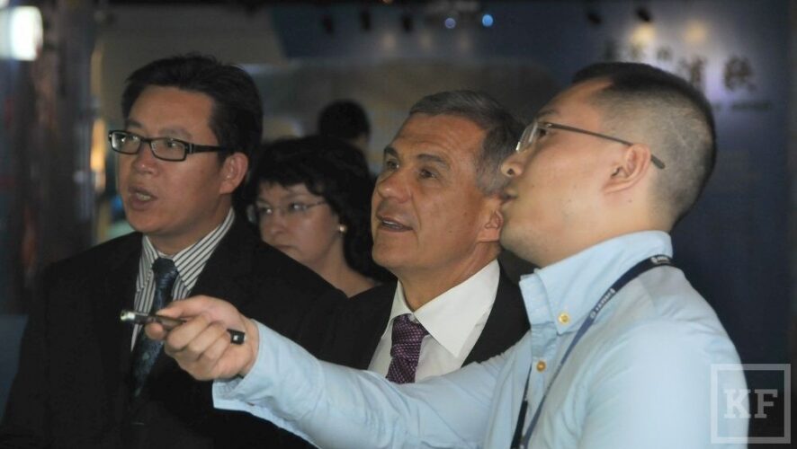 Президент Татарстана Рустам Минниханов в ходе визита в Китай посетил сегодня в Циндао завод и штаб-квартиру компании Haier — одного из крупнейших производителей