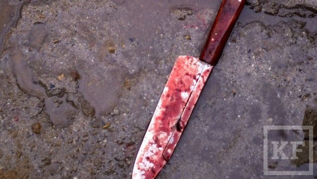 В Набережных Челнах 34-летний мужчина в порыве ревности нанес новому ухажеру своей бывшей жены ножевое ранение в шею