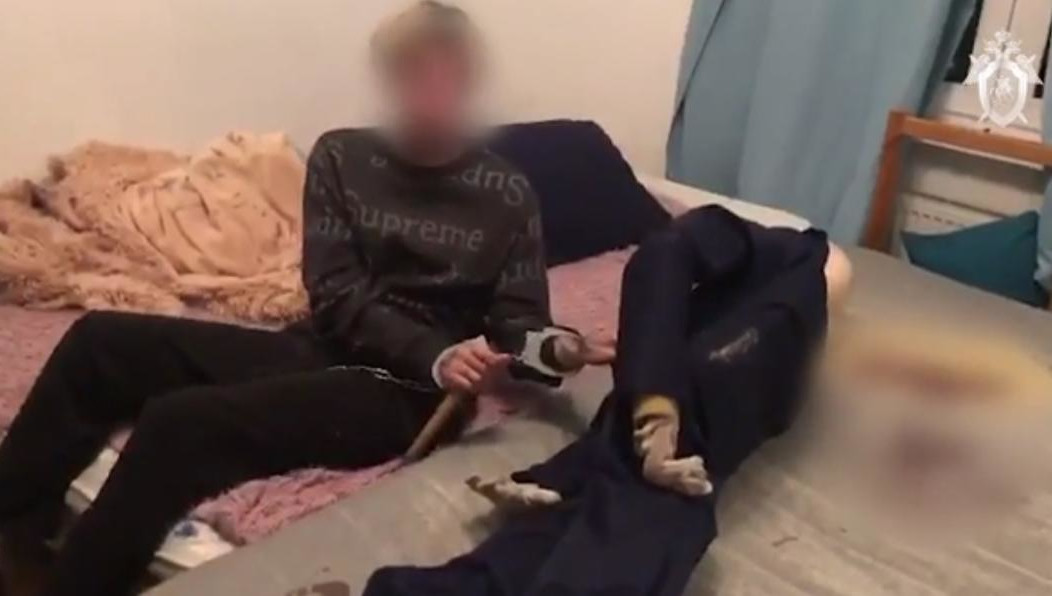 Бойфренд порноактрисы неделю вел переписку от её имени