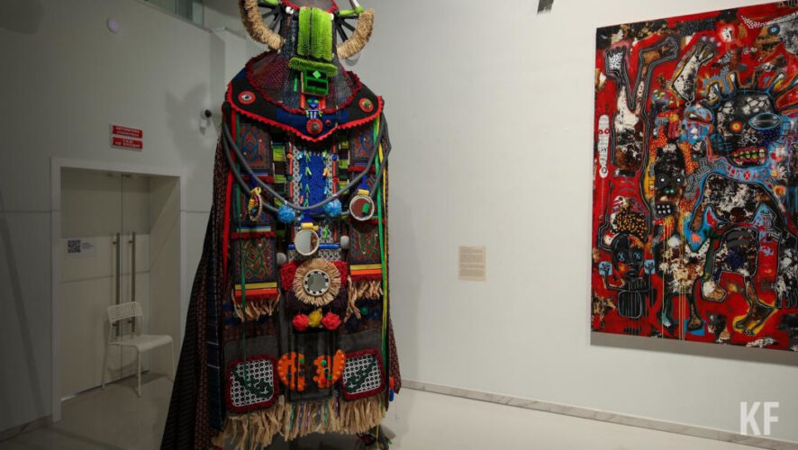 Экспонат стал частью выставки «Перевернутое сафари. Современное искусство Африки».