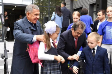 В рамках акции «Помоги собраться в школу» учебные комплименты получат более 32 тысяч татарстанских детей.