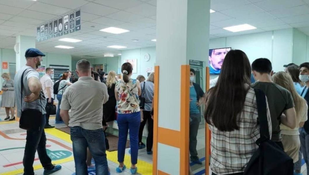 У больницы была переполнена парковка