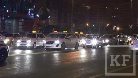 Вечером 18 октября возле торгового центра на Фучика чуть не произошла массовая драка с участием таксистов и охранников торгового центра