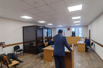 На этот раз перед судом предстали директор СК «Первая Линия» Игорь Хлобыстов и тесть подсудимого Сергей Гришин.