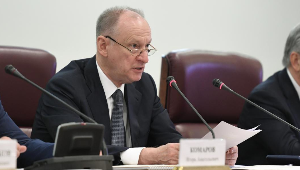 Секретарь Совбеза страны на совещании в Казани обрушился с жесткой критикой в адрес США за масштабную антироссийскую кампанию по всему миру. Тем временем одним из ключевых факторов нацбезопасности российские власти называют повышение уровня жизни сельчан.