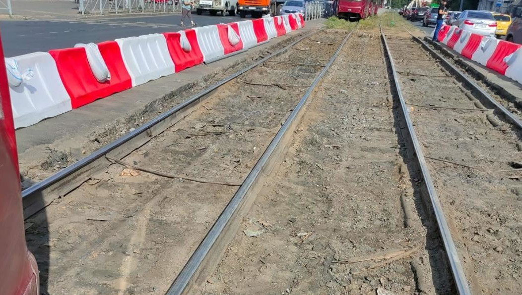 На перекрёстке улиц Зорге - Даурская заменят пути.