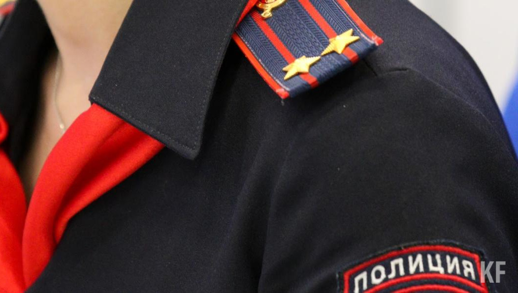 Правоохранители изучают записи с камер видеонаблюдения.