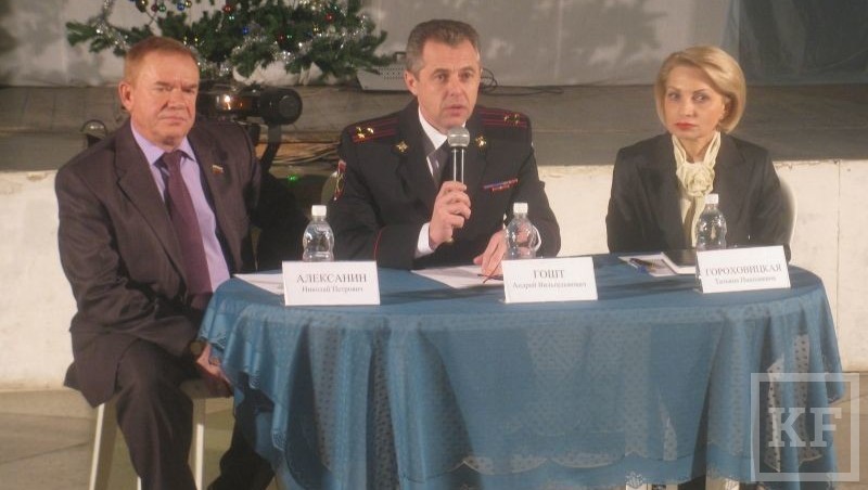 Андрей Гошт (в центре)Экс-главу сызранской полиции Андрея Гошта с семьёй  убили сегодня ночью