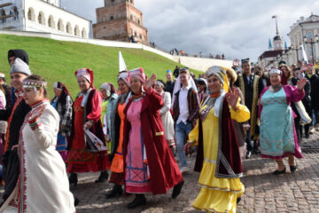 Хедлайнерами праздника станут выступления известных артистов и выставка татарстанских мастеров.