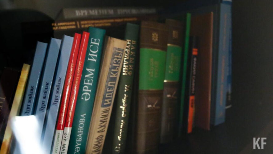 Также предусмотрены спектакли и перформансы.