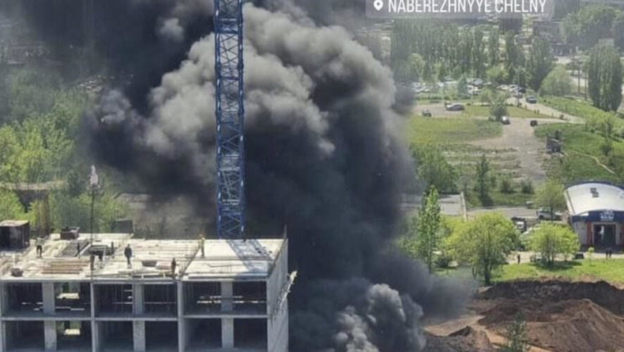 В центре новой части города полыхал утеплитель.