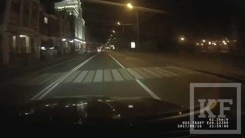 В интернете появилась видеозапись аварии на перекресте в Казани с участием Mercedes и Kia