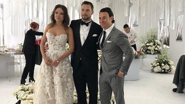 26-летний хоккеист сыграл свадьбу со своей девушкой Полиной.