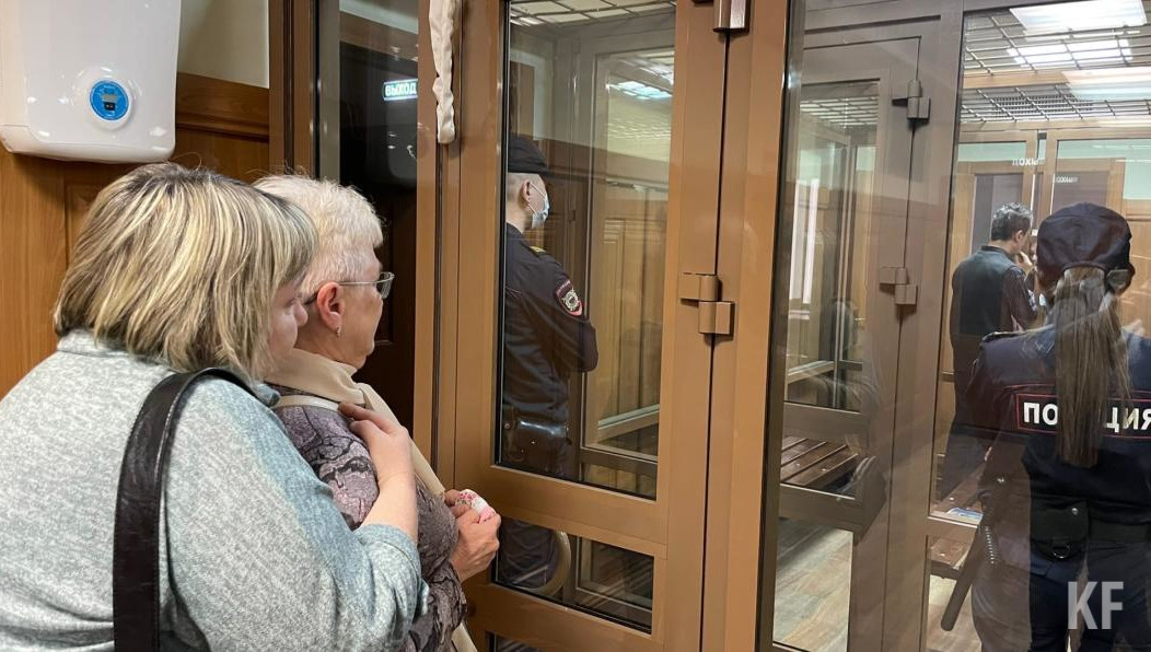 На оглашение решения суда пришли родственники погибших девушек: люди дрожали от слез и волнения.