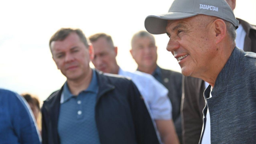 Глава Татарстана также ознакомился с ходом строительства станции водоподготовки.