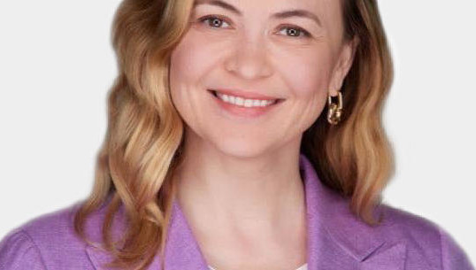 Второе высшее образование женщина получила в Швейцарии.