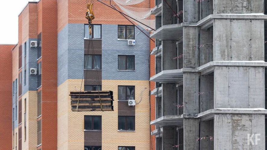 При этом 75 соципотечных домов готовы более чем на 75%.