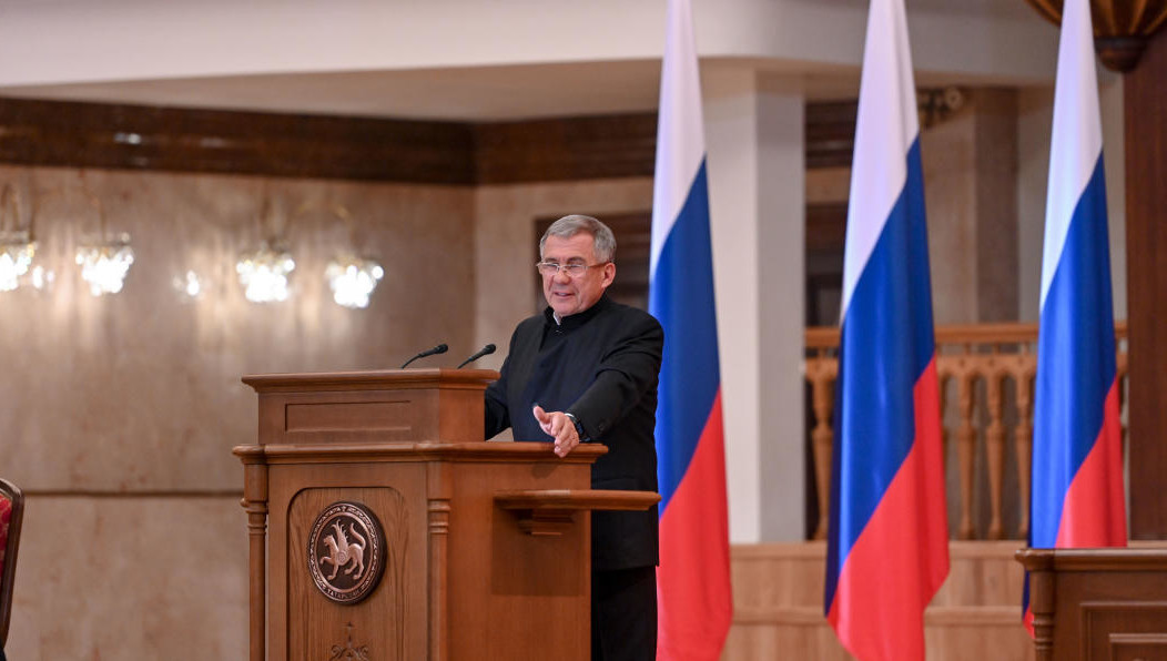 Республика оказалась устойчивой к внешним вызовам – с таким тезисом обратился к Госсовету президент Рустам Минниханов. Лидер Татарстана подвел предварительные итоги по работе предприятий