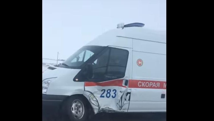 Столкновение трех иномарок и кареты скорой помощи произошло в Алексеевском районе Татарстана.