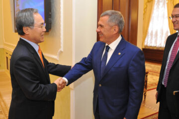Это случилось во время встречи с послом страны в Казани.