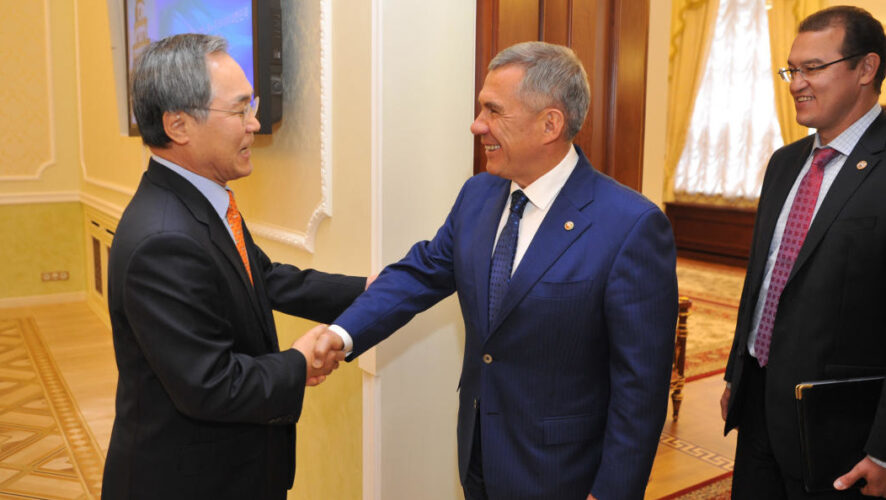 Это случилось во время встречи с послом страны в Казани.