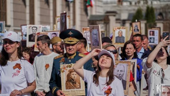 Только в Казани на шествие вышли 170 тысяч человек.