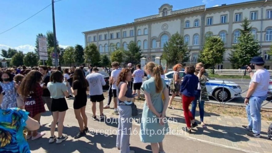 О причине эвакуации пока не сообщается.