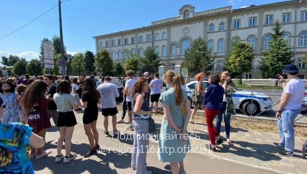 О причине эвакуации пока не сообщается.