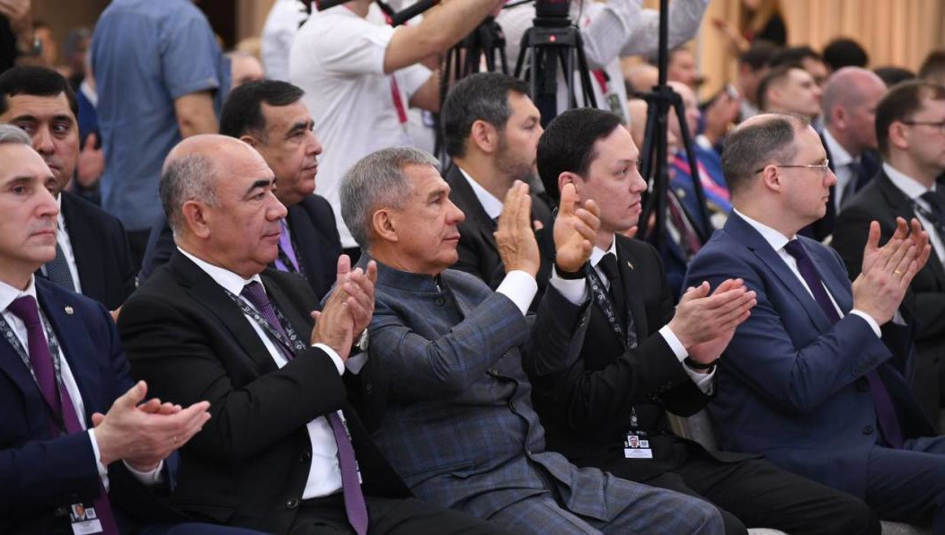 На Международной промышленной сессии собралось больше 700 компаний.