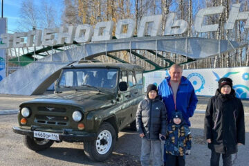 Семья Кудряшовых решила купить и подарить нашим бойцам грузовик.