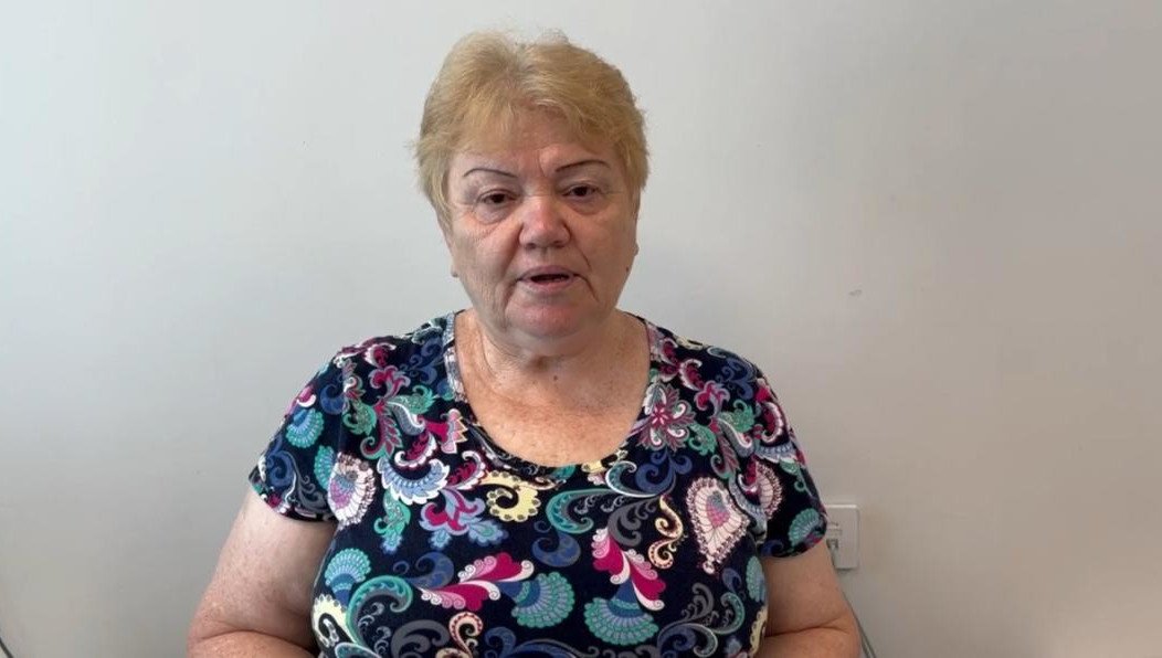 Женщина чувствует себя хорошо.