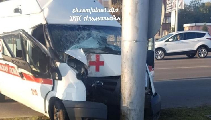 В ДТП пострадали водитель и два фельдшера «неотложки».