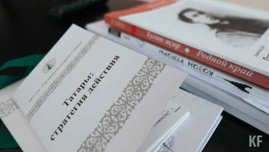 Он также содержит более 8 тысяч антропонимов.