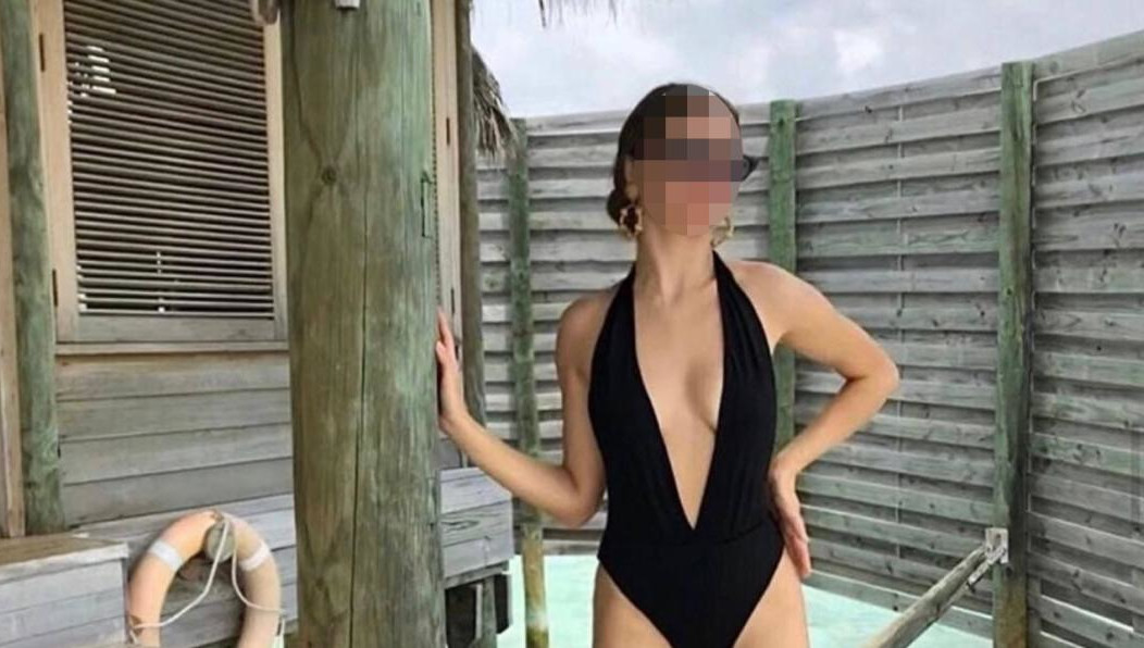 Сначала девушка купила браслеты