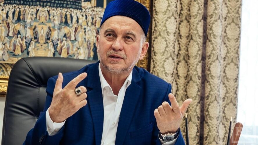 Заместитель муфтия Татарстана Мансур хазрат Джалялетдинов призвал татарский народ изучать родной язык. Его видеообращение опубликовано на сайте ДУМ РТ.