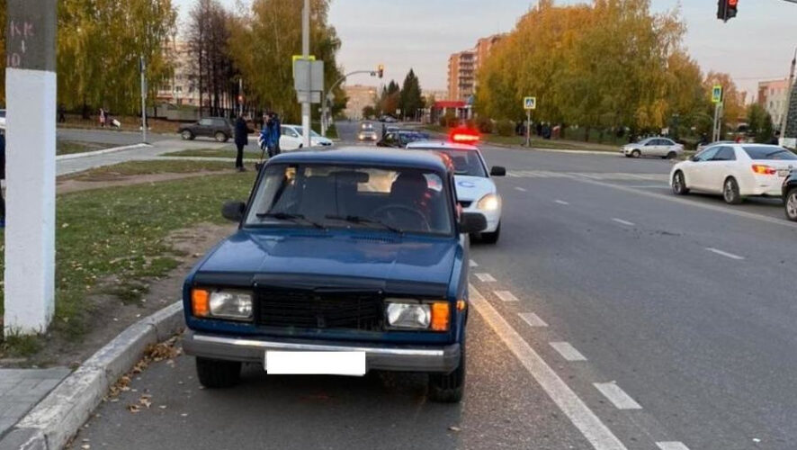 Мальчик пытался перейти дорогу на запрещающий сигнал светофора.