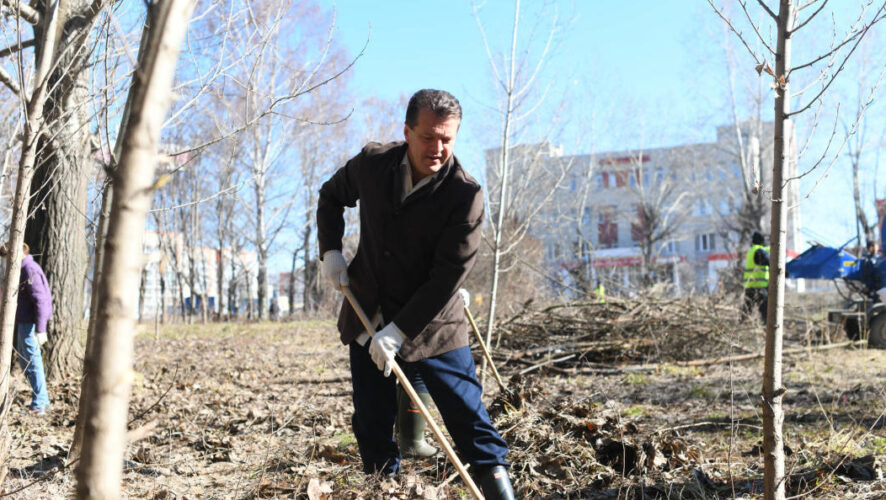 На генеральной уборке города также принял участие Ильсур Метшин.